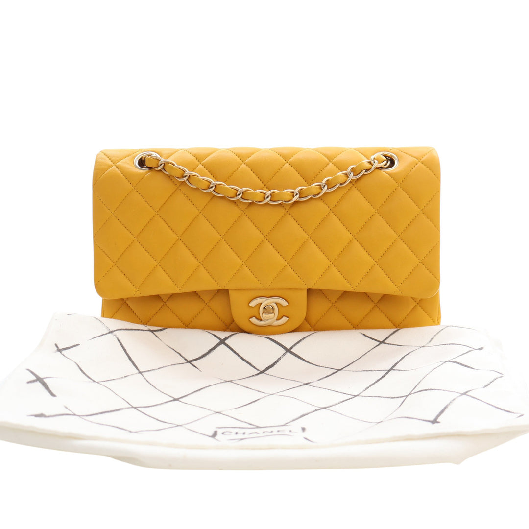 Chanel Classic Double rabat Moyen Cuir d'agneau Jaune – vue 13 – GABY PARIS