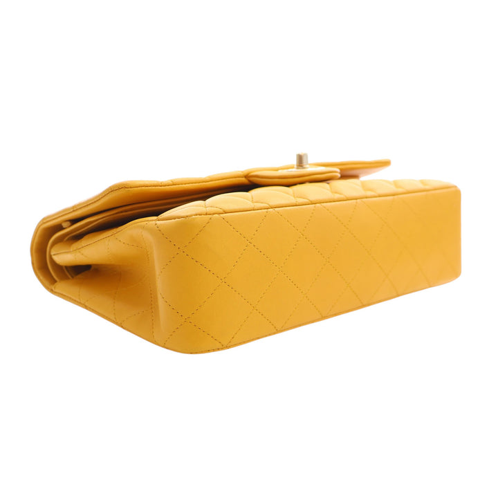 Chanel Classic Double rabat Moyen Cuir d'agneau Jaune – vue 6 – GABY PARIS