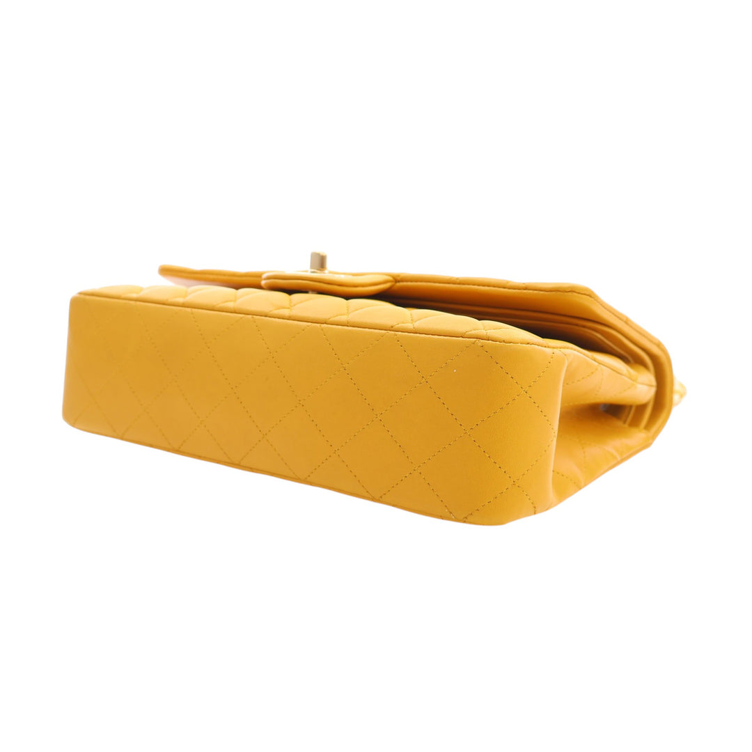 Chanel Classic Double rabat Moyen Cuir d'agneau Jaune – vue 7 – GABY PARIS