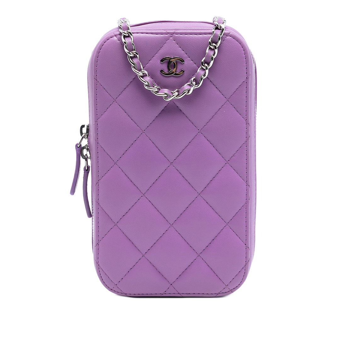Chanel CC Matelassé Zippé Étui téléphone Cuir d'agneau Violet – vue principale – GABY PARIS