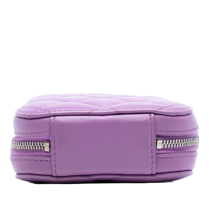 Chanel CC Matelassé Zippé Étui téléphone Cuir d'agneau Violet – vue 3 – GABY PARIS