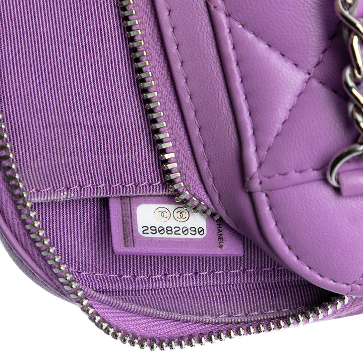 Chanel CC Matelassé Zippé Étui téléphone Cuir d'agneau Violet – vue 6 – GABY PARIS