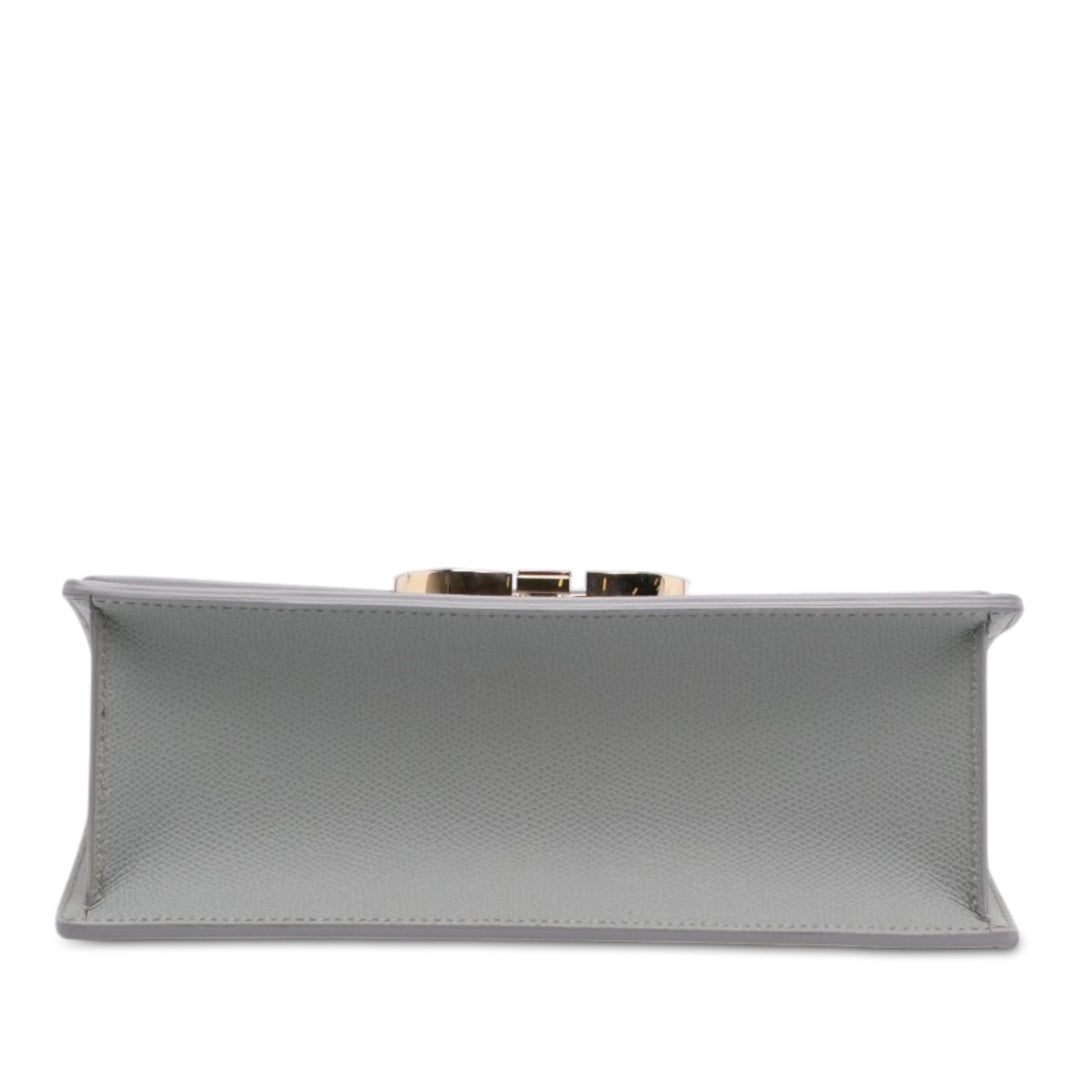 Dior grainé 30 Montaigne Chaîne à rabat Cuir de veau grainé Gris – vue 3 – GABY PARIS