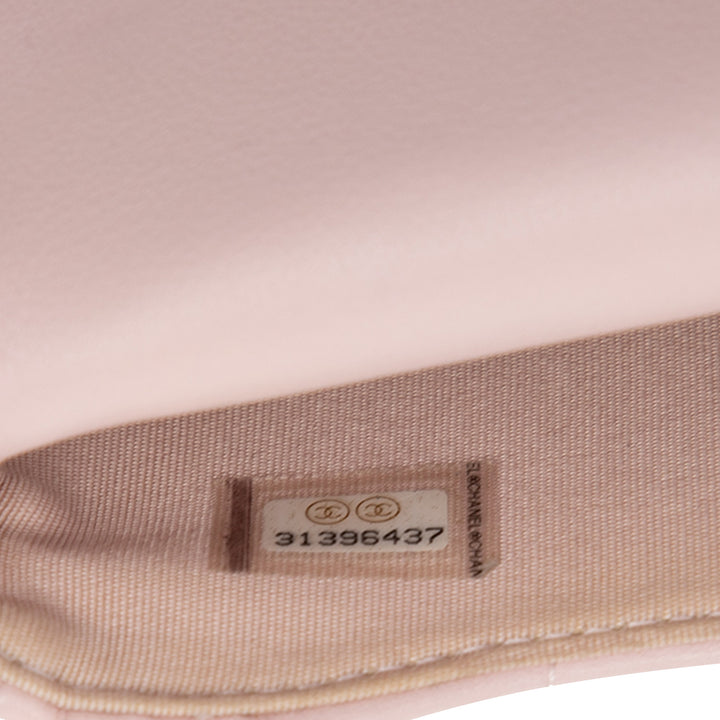 Chanel Matelassé Cuir d’agneau About Perles Card Holder On Chain