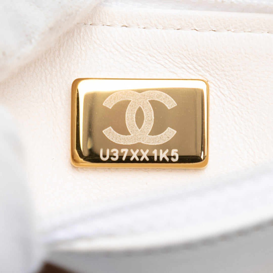 Chanel Matelassé Cuir d’agneau Book Wallet on Chain