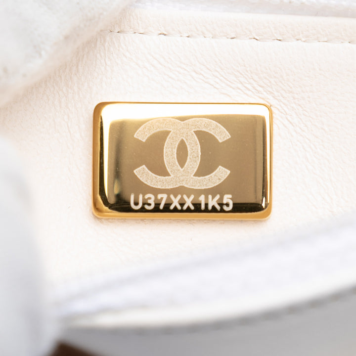 Chanel Matelassé Cuir d’agneau Book Wallet on Chain