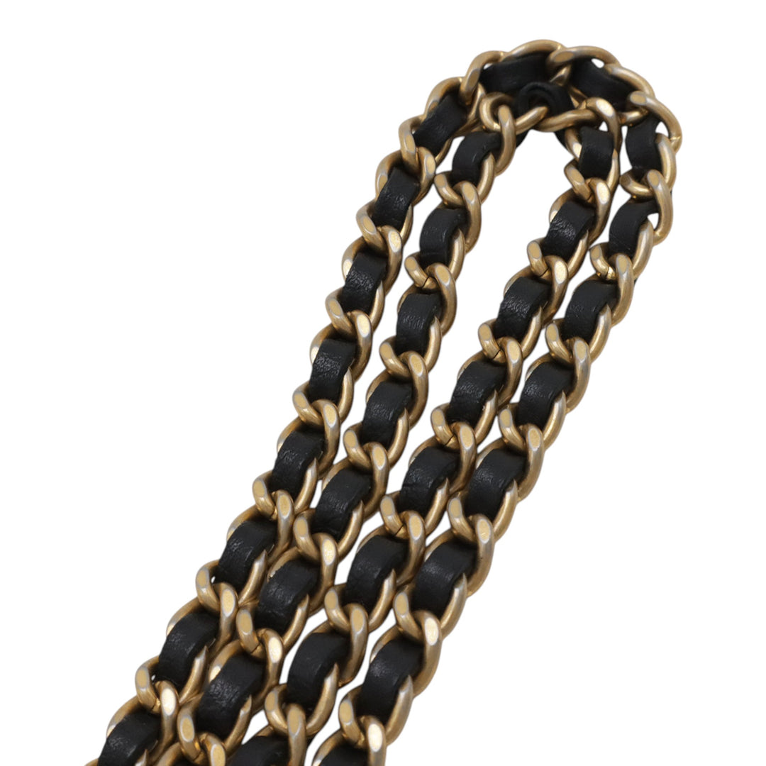 Chanel Caviar CC Filigree Rond Pochette avec chaîne