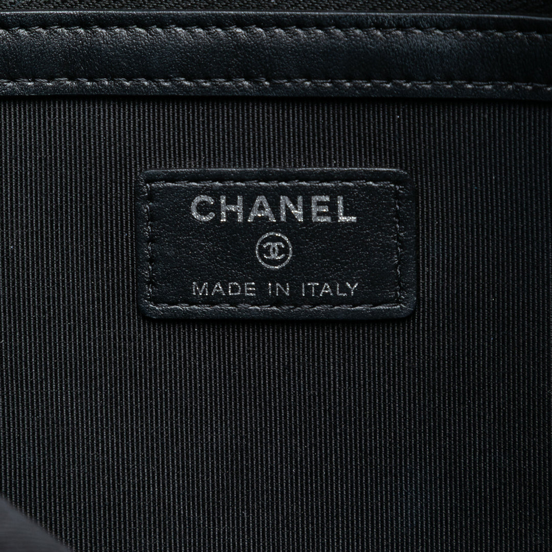 Chanel Medium Croc embossé Cuir de veau Gabrielle Cosmetic Étui