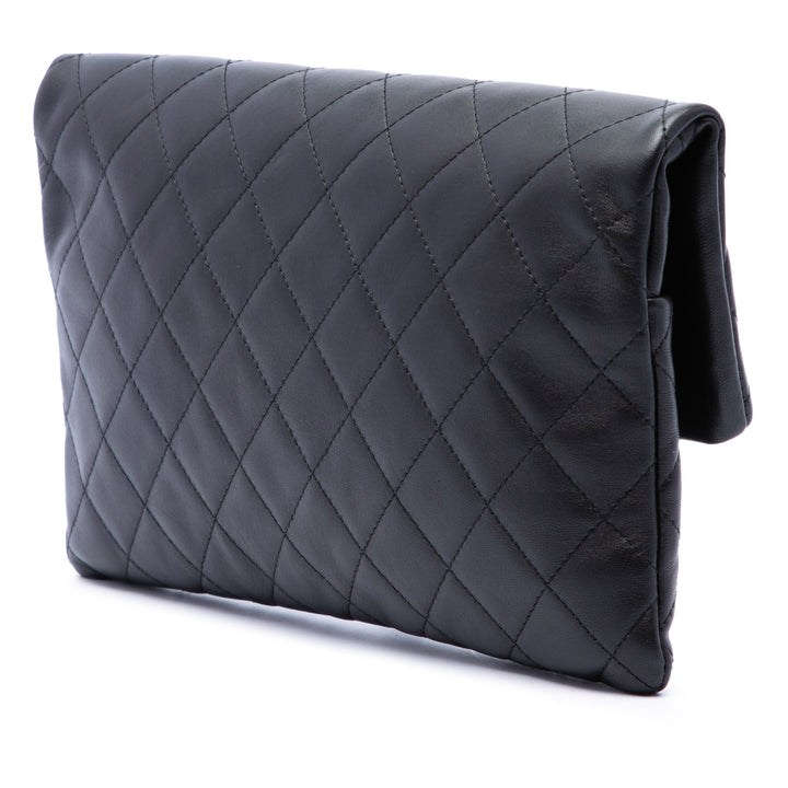 Chanel Matelassé CC Beauty Foldover Pochette Cuir d'agneau Noir – vue 2 – GABY PARIS