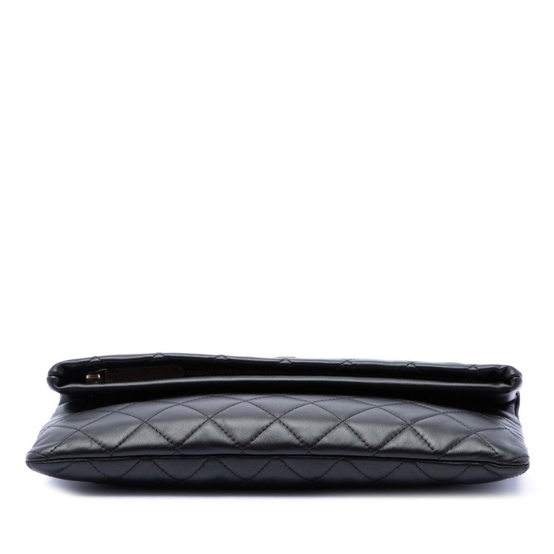 Chanel Matelassé CC Beauty Foldover Pochette Cuir d'agneau Noir – vue 3 – GABY PARIS