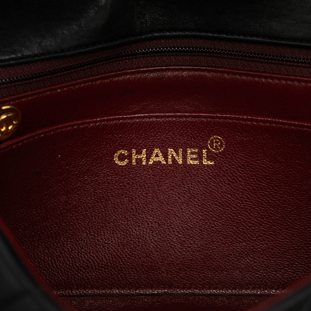 Chanel Small Cuir d’agneau Diana à rabat