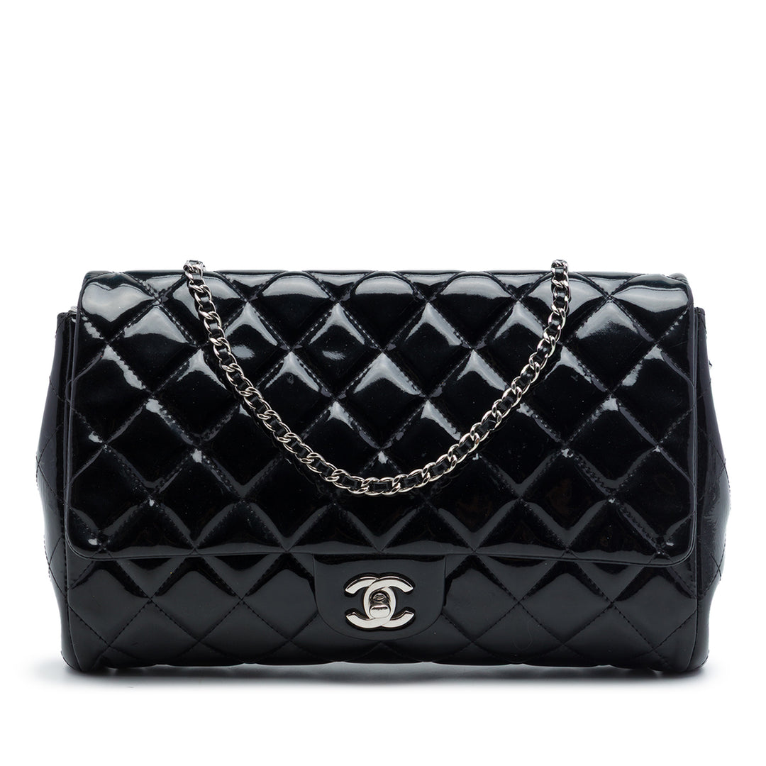 Chanel CC Matelassé Cuir verni à rabat Pochette avec chaîne