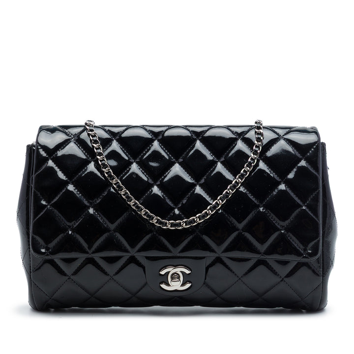 Chanel CC Matelassé Cuir verni à rabat Pochette avec chaîne