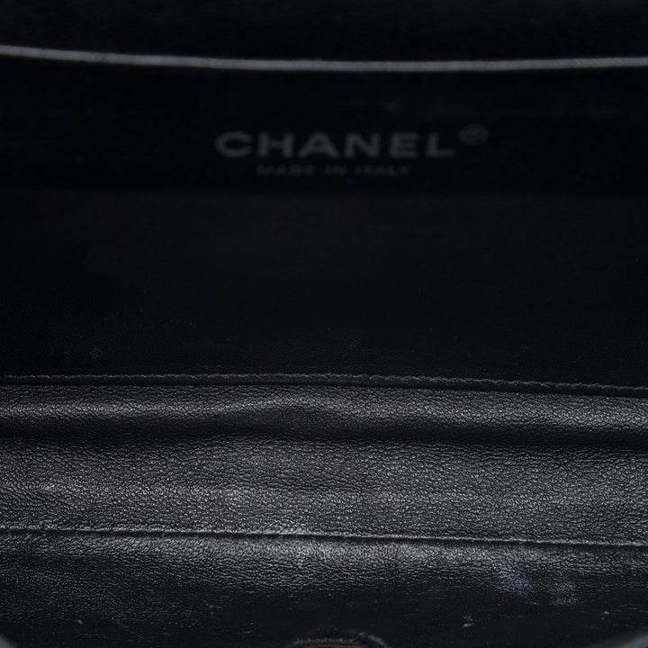 Chanel CC Matelassé Cuir verni à rabat Pochette avec chaîne