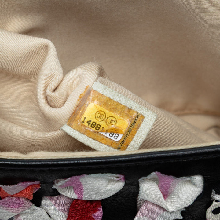 Chanel Medium Classic Cuir d’agneau and Soie Ribbon Simple rabat Noir