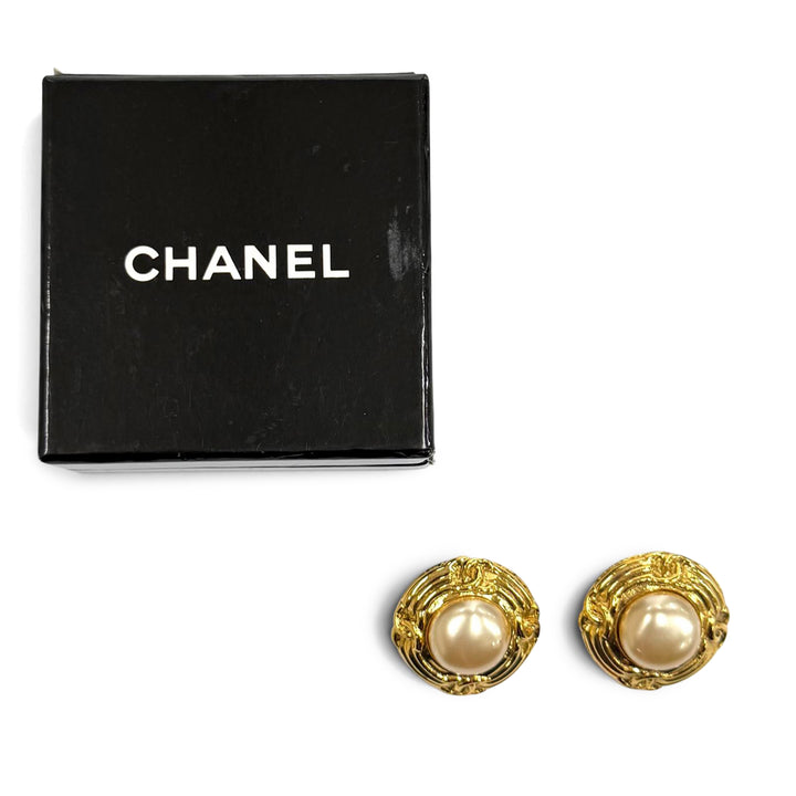 Chanel CC plaqué Perles fantaisie À clip Boucles d'oreilles Doré – vue 7 – GABY PARIS