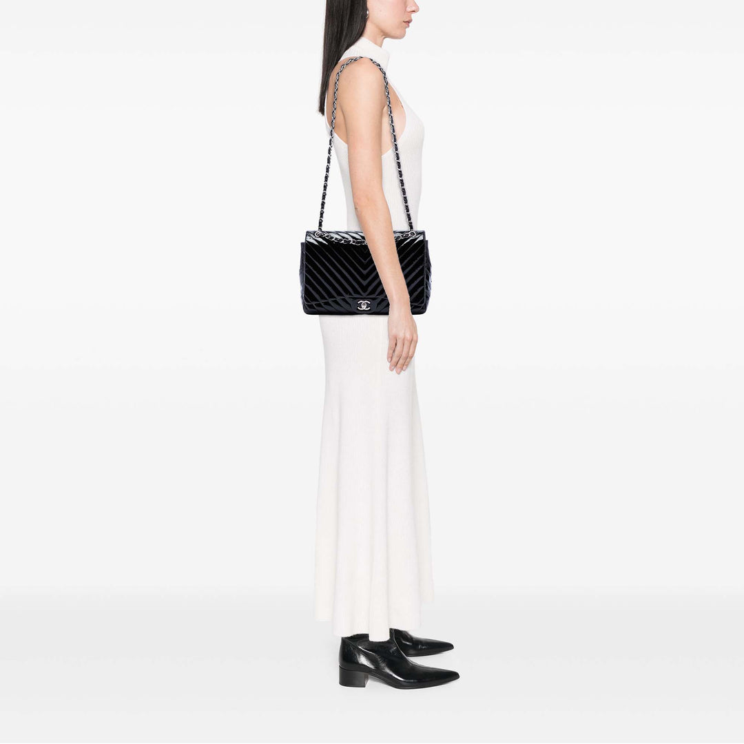 Chanel Sac porté épaule Classic Chevron Double rabat Jumbo Noir – vue 6 – GABY PARIS