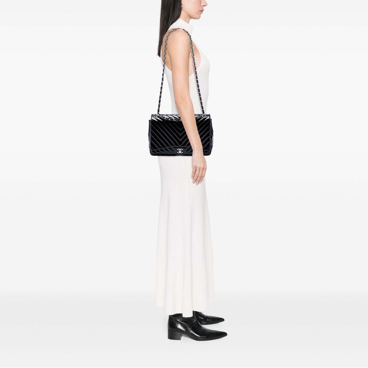 Chanel Sac porté épaule Classic Chevron Double rabat Jumbo Noir – vue 6 – GABY PARIS