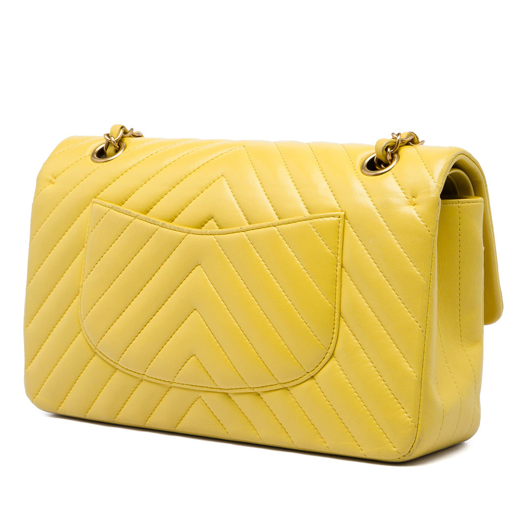 Chanel Classic Chevron Double rabat Moyen Cuir d'agneau Jaune – vue 2 – GABY PARIS