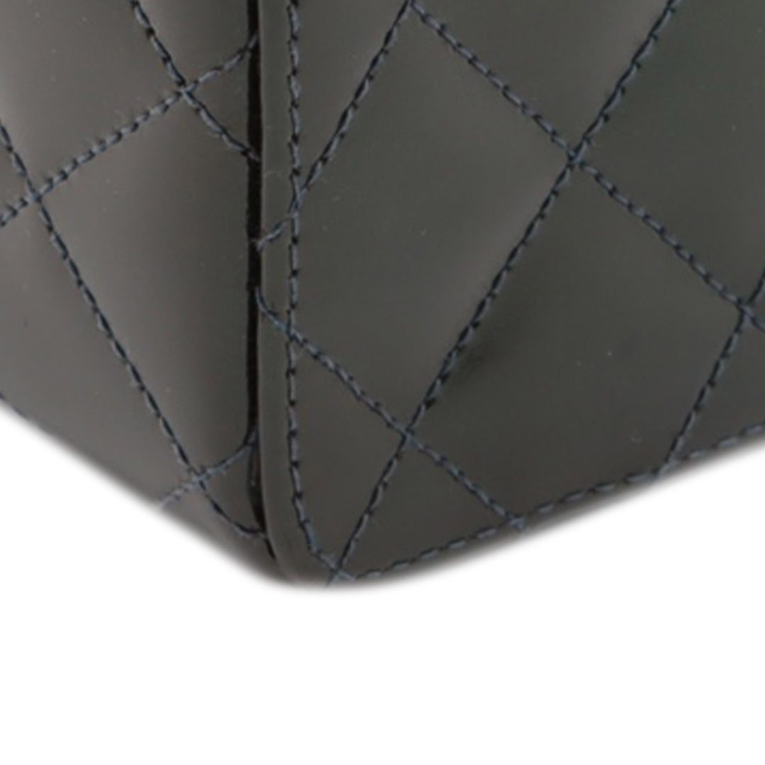 Chanel Quilted Cuir verni Vanity Boîte Vert – GABY PARIS Authentique