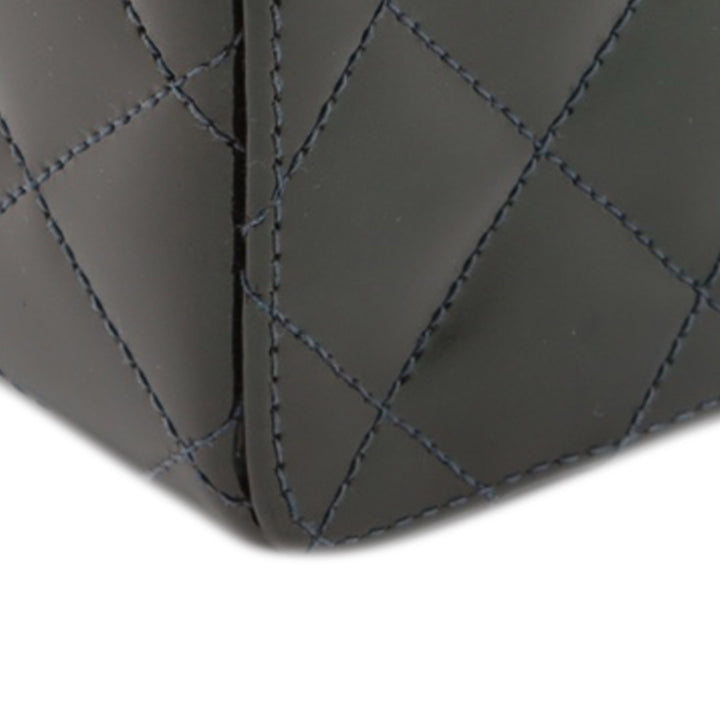 Chanel Quilted Cuir verni Vanity Boîte Vert – GABY PARIS Authentique