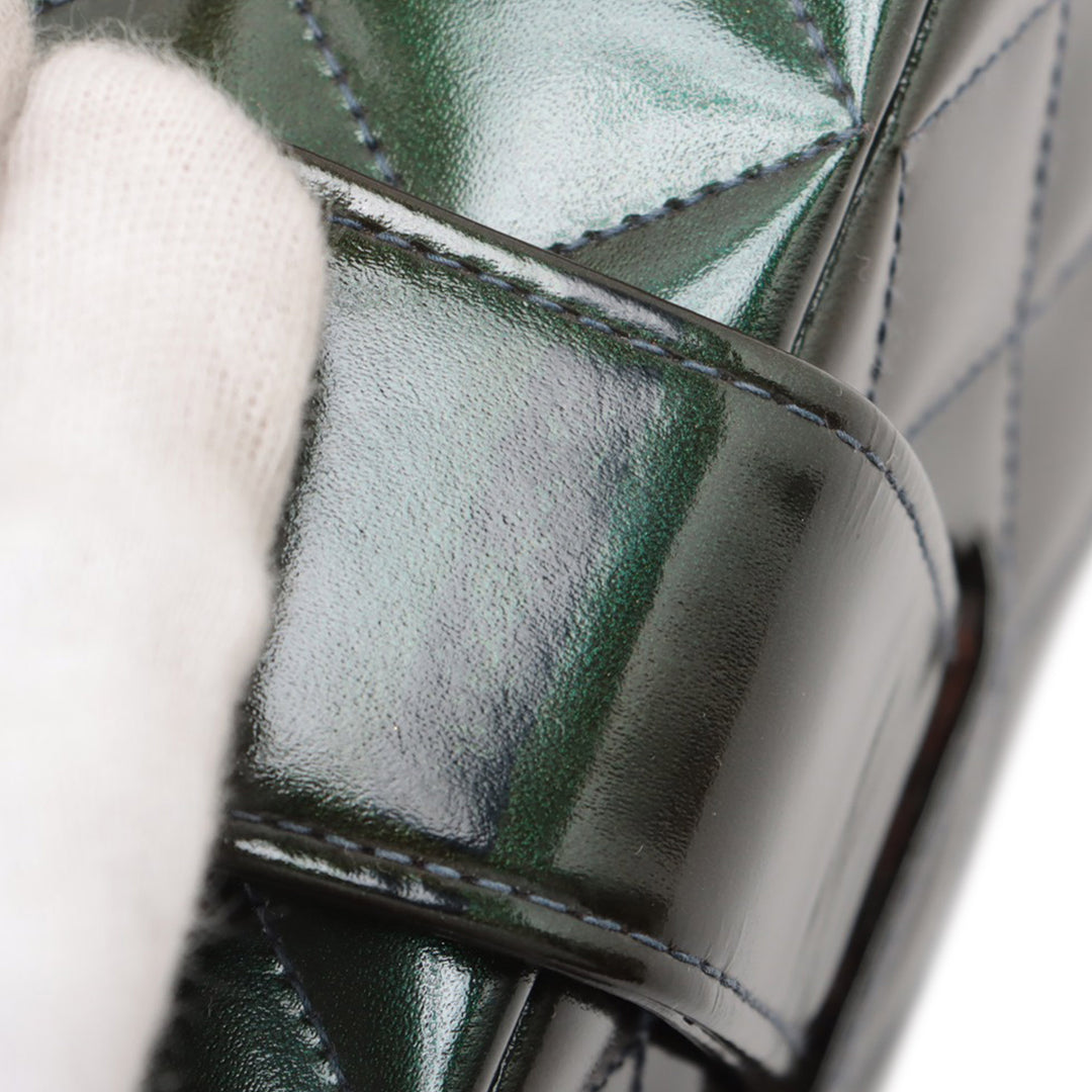 Chanel Quilted Cuir verni Vanity Boîte Vert – GABY PARIS Authentique