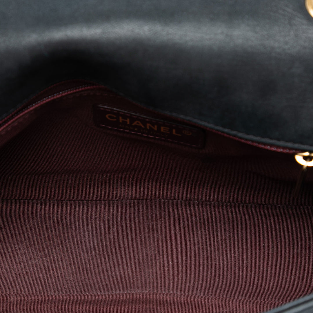 Chanel CC Matelassé Irisé Whipstitch Rabat simple Cuir de veau