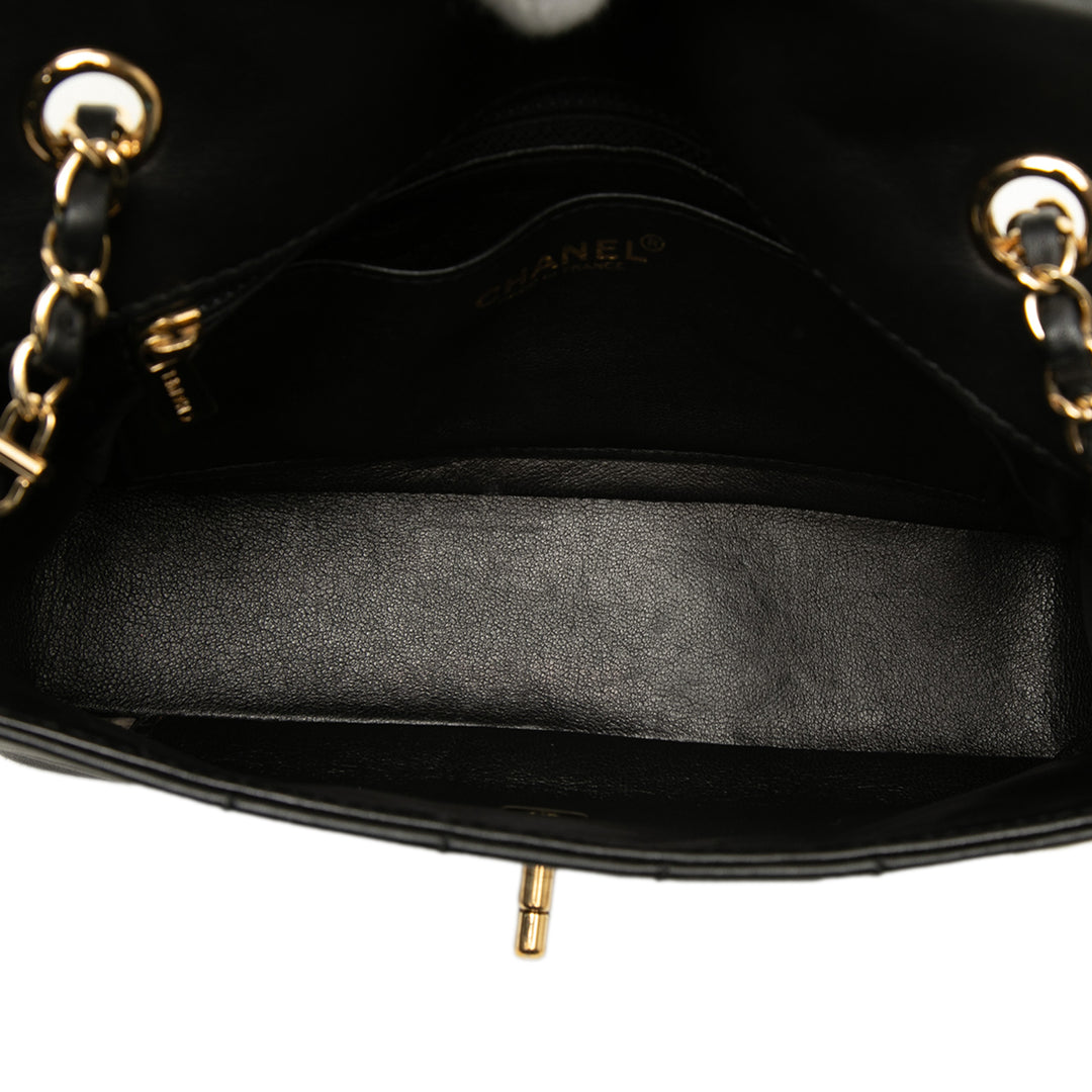 Chanel Chocolate Bar Rabat simple Cuir d'agneau Noir – vue 4 – GABY PARIS