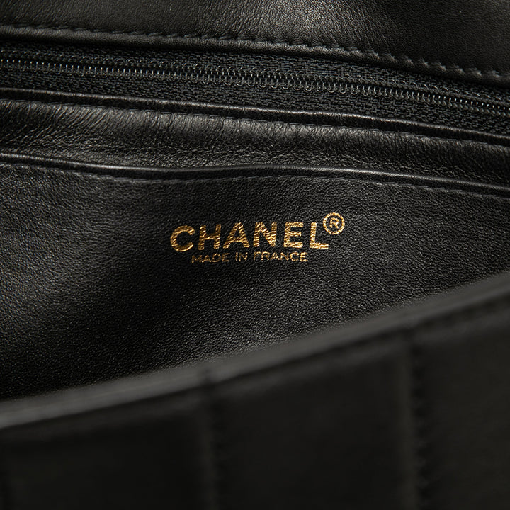 Chanel Chocolate Bar Rabat simple Cuir d'agneau Noir – vue 5 – GABY PARIS