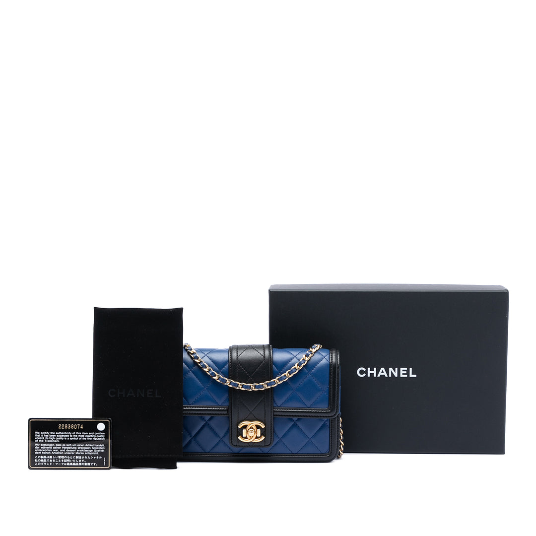 Chanel Bicolor Matelassé Cuir d’agneau Elegant CC à rabat Wallet on Chain