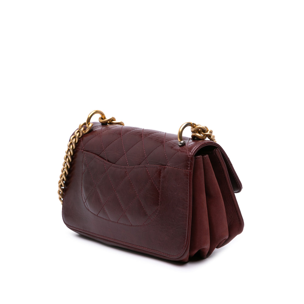 Small Aged Calfskin Straight Lined Flap Red - Gaby Paris