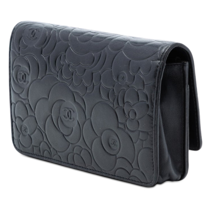 Chanel CC embossé Cuir d’agneau Camellia Wallet on Chain