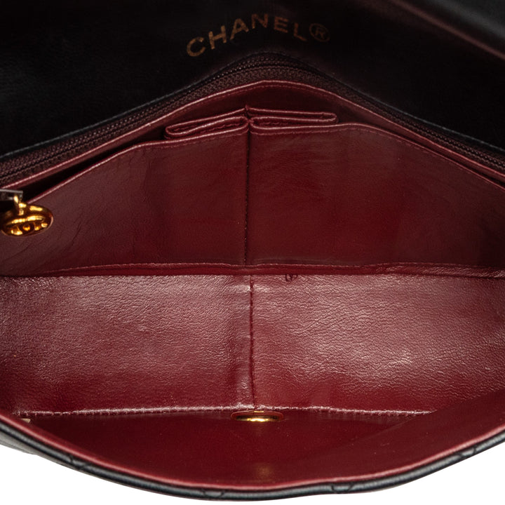 Chanel Medium Matelassé Cuir d’agneau Rabat intégral