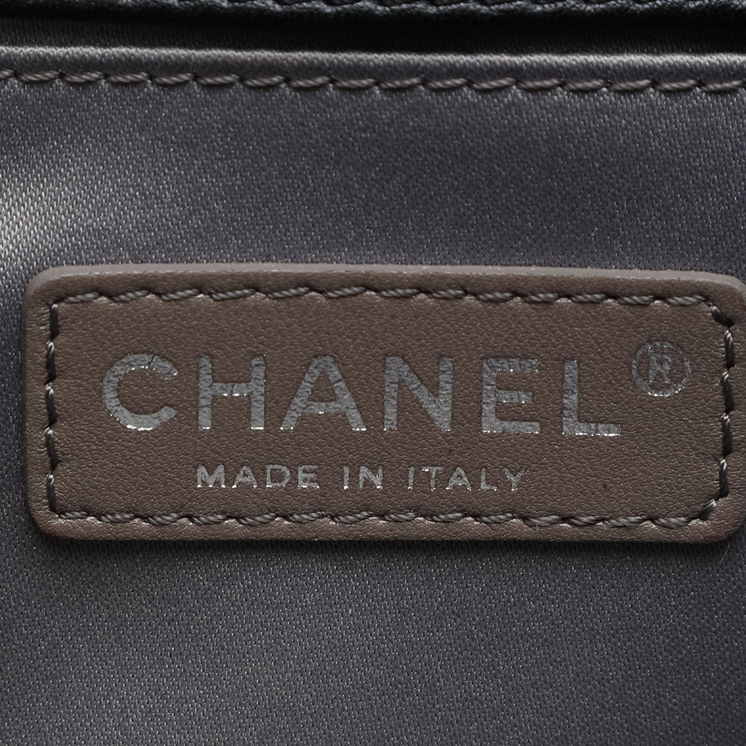 Chanel CC Cuir verni Lipstick à rabat – GABY PARIS Authentique