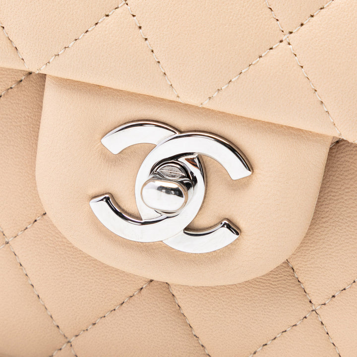 Chanel Medium Classic Cuir d’agneau Double rabat