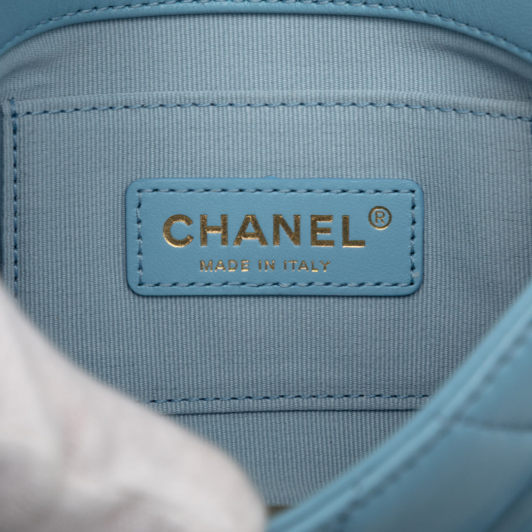 Chanel Mini Matelassé Cuir d’agneau Lacquered Chain à rabat