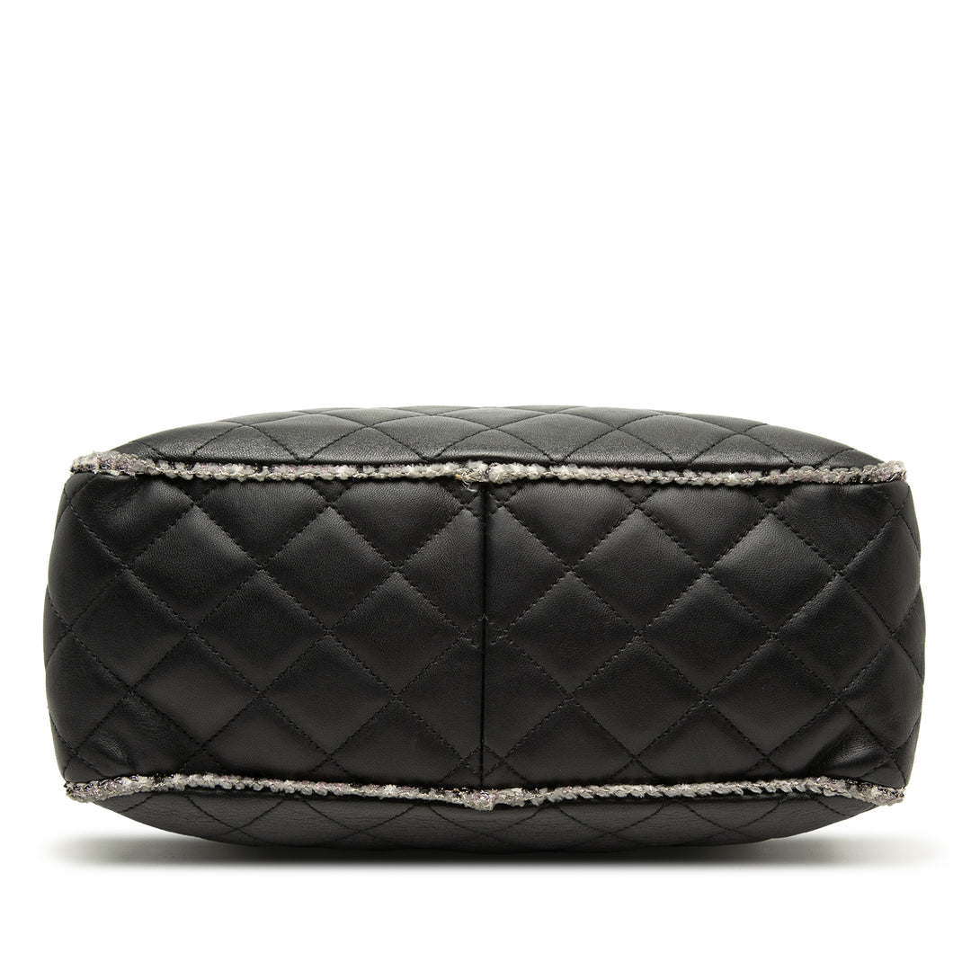Chanel CC Matelassé Cuir d’agneau Tweedy Bowler Sac