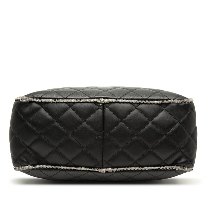Chanel CC Matelassé Cuir d’agneau Tweedy Bowler Sac