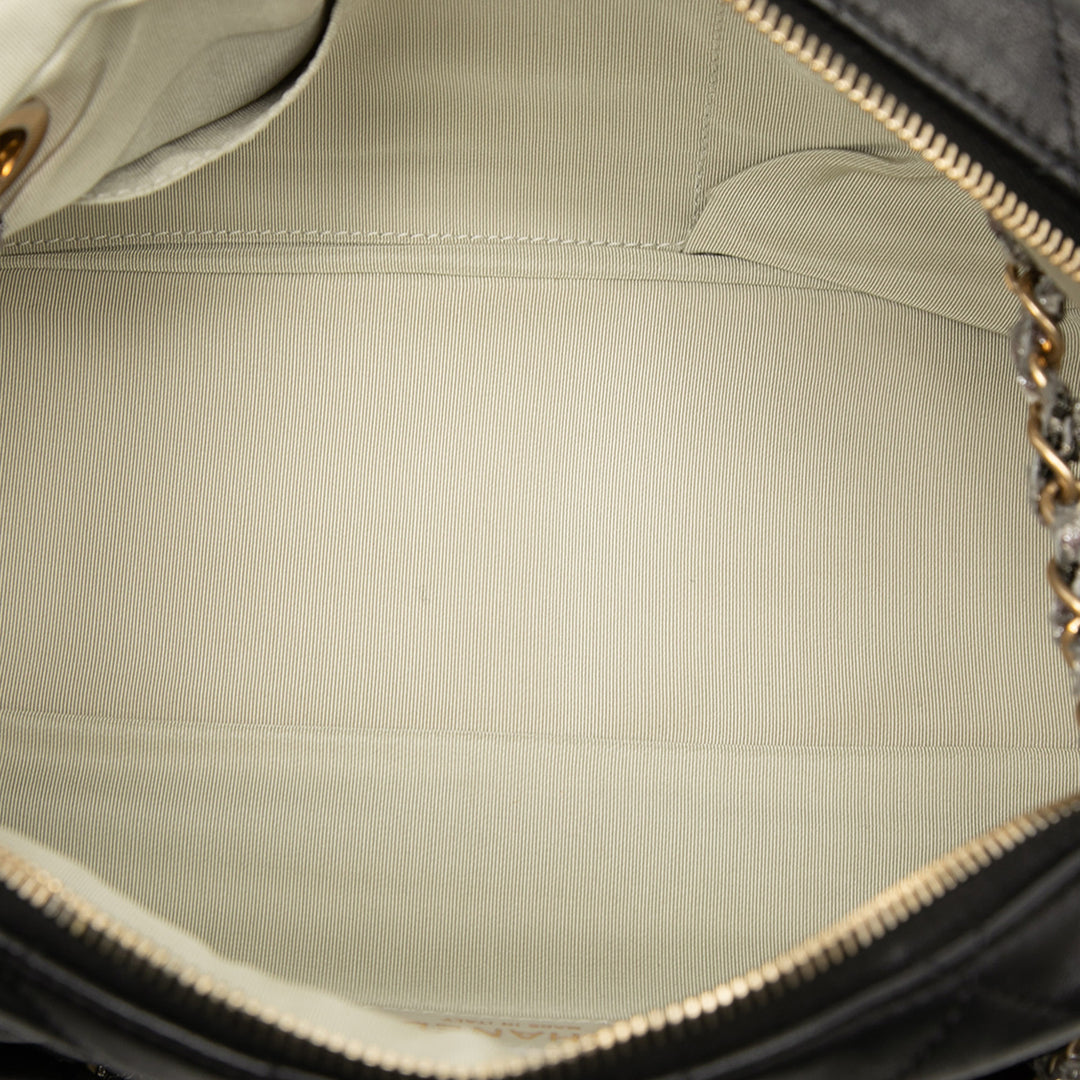 Chanel CC Matelassé Cuir d’agneau Tweedy Bowler Sac