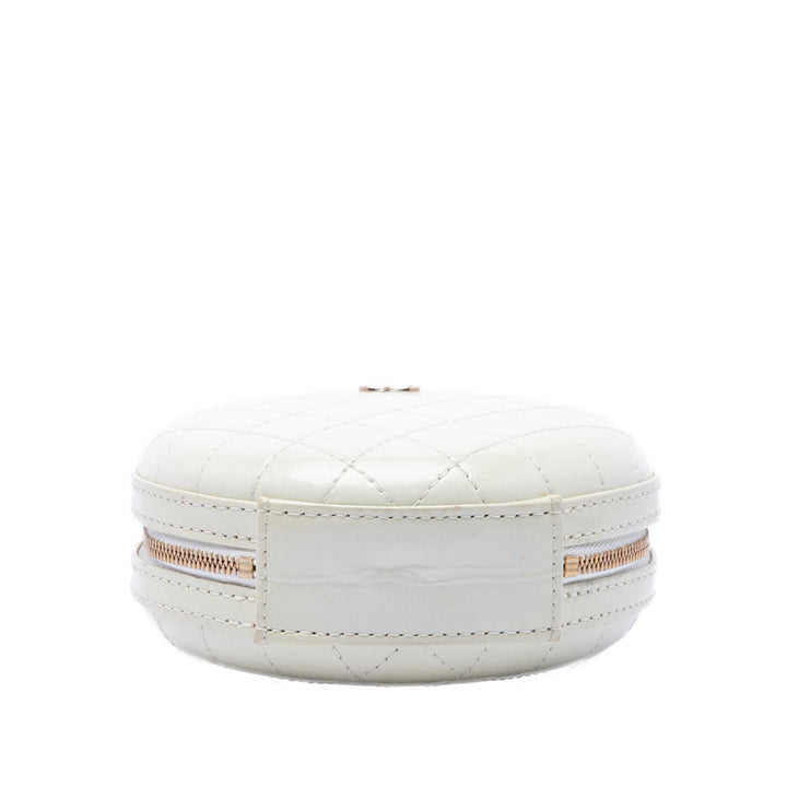 Chanel CC Matelassé Rond Pochette avec chaîne Cuir d'agneau Blanc – vue 3 – GABY PARIS