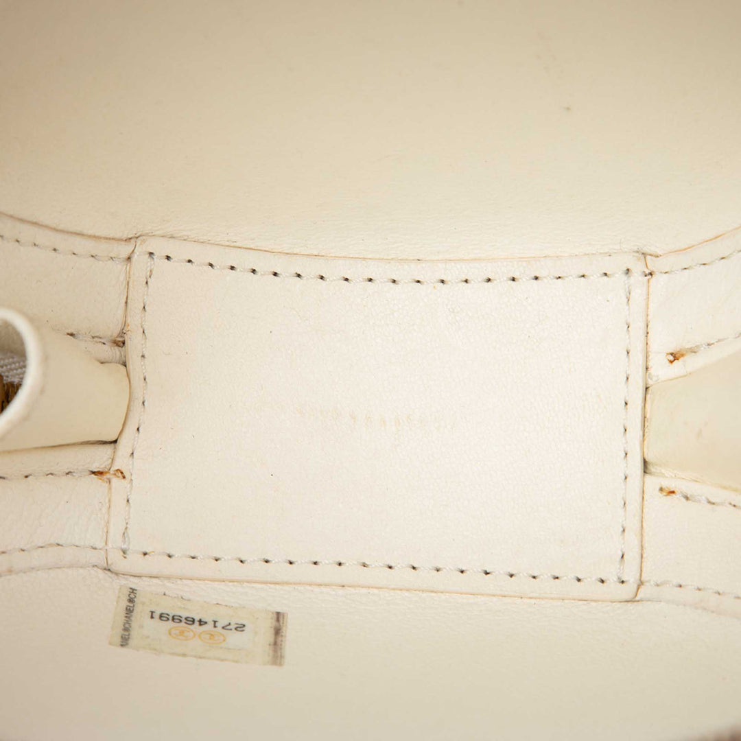 Chanel CC Matelassé Rond Pochette avec chaîne Cuir d'agneau Blanc – vue 4 – GABY PARIS