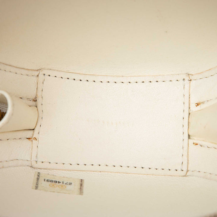 Chanel CC Matelassé Rond Pochette avec chaîne Cuir d'agneau Blanc – vue 4 – GABY PARIS