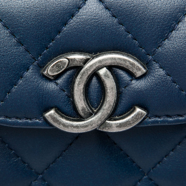 CC Matelassé Trunk à rabat Mini Cuir de veau Bleu