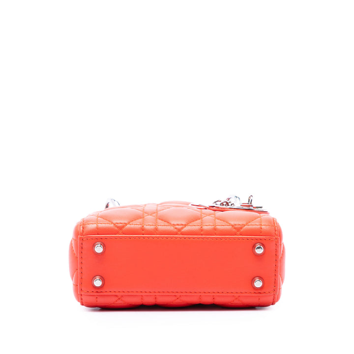 Dior Lady Dior Cannage Micro Cuir d'agneau Orange – vue 3 – GABY PARIS
