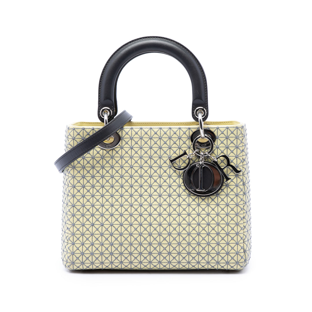 Dior brodé Microcannage Lady Dior Moyen Cuir d'agneau Jaune – vue principale – GABY PARIS