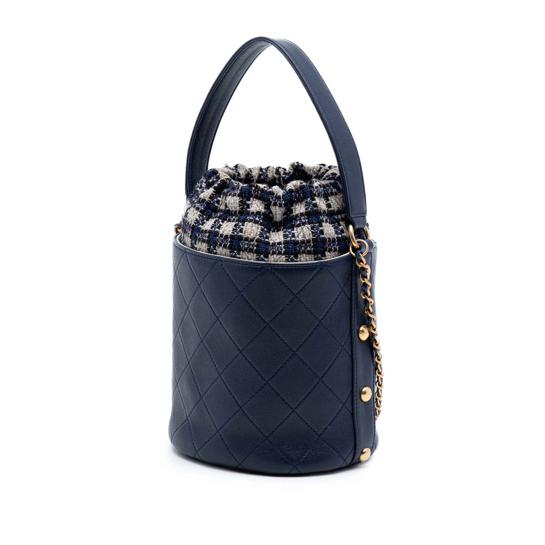 Chanel Medium CC Cuir de veau et Tweed Drawstring Bucket Sac