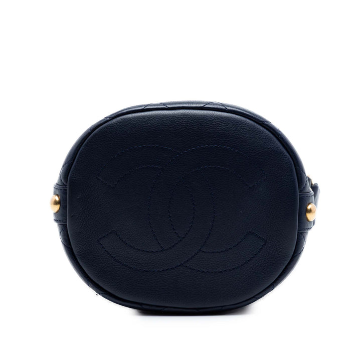 Chanel Medium CC Cuir de veau et Tweed Drawstring Bucket Sac