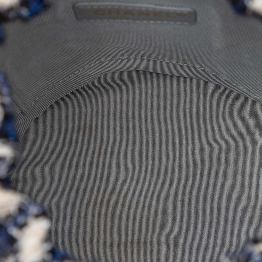 Chanel Medium CC Cuir de veau et Tweed Drawstring Bucket Sac