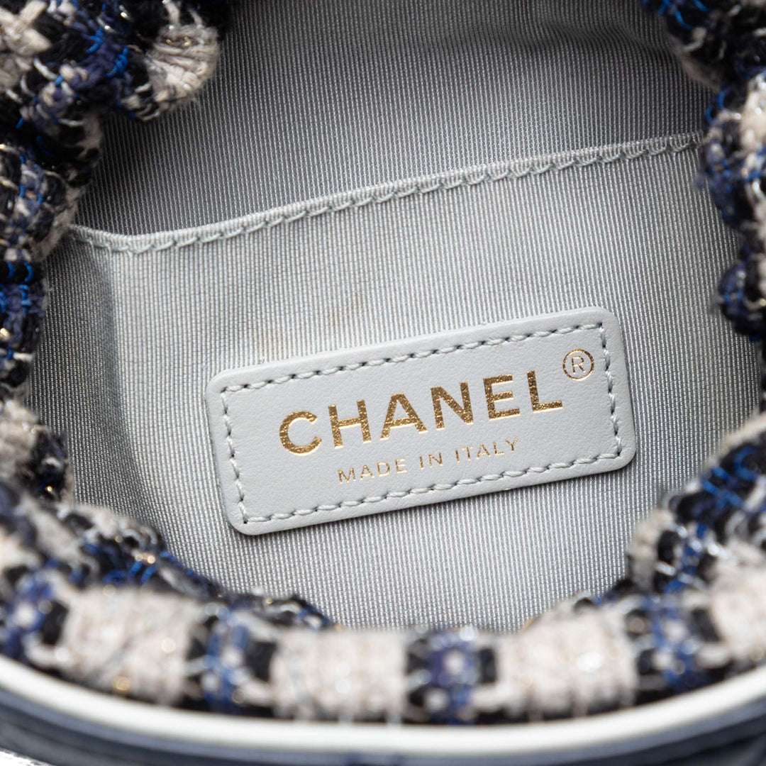 Chanel Medium CC Cuir de veau et Tweed Drawstring Bucket Sac