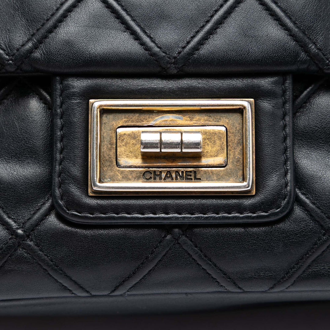Chanel Large Diamond Debossed Cuir de veau Reissue 2.55 Cosmos à rabat